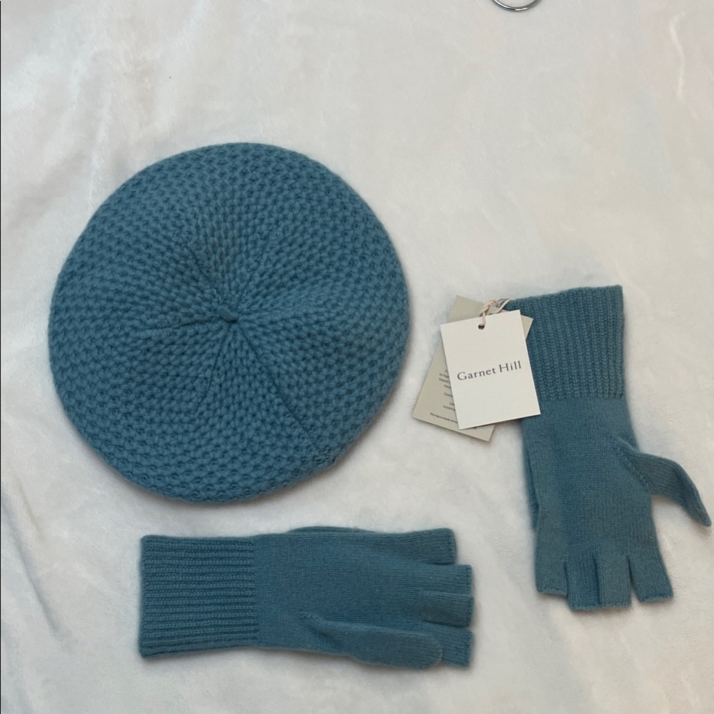Garnet Hill Blue Knit Gloves and Beret Set
